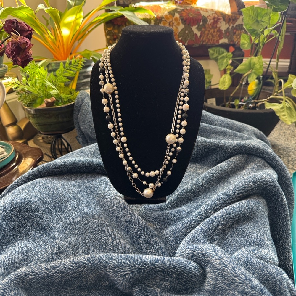 Beautiful faux Pearl and Silver Layer Necklace